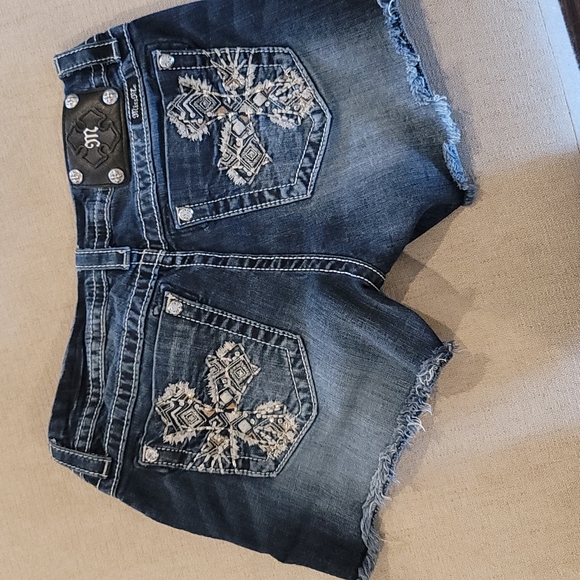 Miss Me Shorts Size 28 - Picture 2 of 4